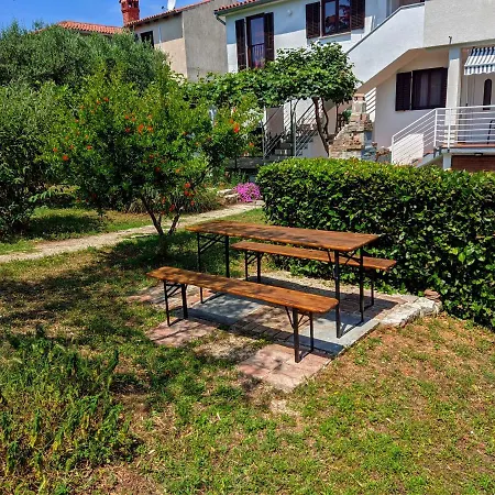 Apartman Rosa 1 *